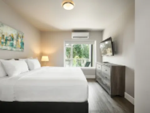 SoLo Suites Hotels in Langford