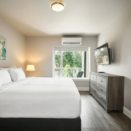 SoLo Suites
