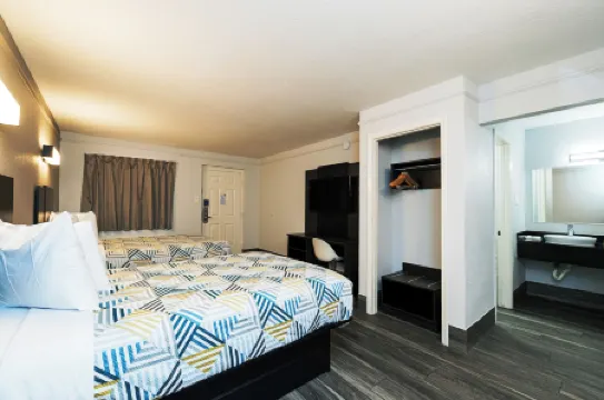 Motel 6 Baytown, TX - Garth Rd