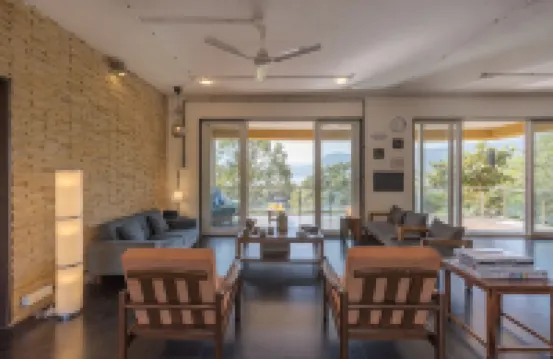 โคสมิคสเตย์ อาฟิตา โมฮาริ-โซล่าร์ เพาเวอร์ ลาคเฮาส์