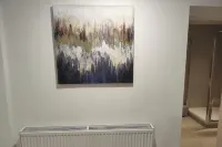Leeds 3 Bed En-Suites Apartment Retreat- Sleeps 9