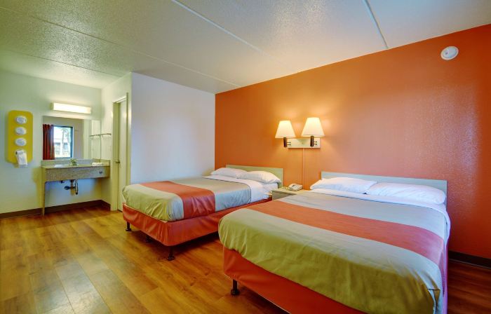 Motel 6 Chicopee, MA - Springfield