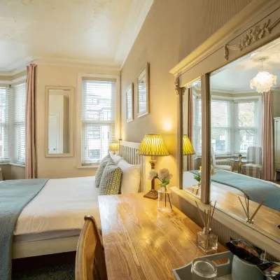 OYO Lina Guest House Hotels near Summertown Library