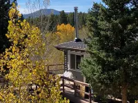 Cabin at Pickle Gulch- a charming cabin with mountain views.