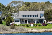 Charming 6-bedroom oceanfront cottage in Falmouth Hotels near Menauhant Yacht Club
