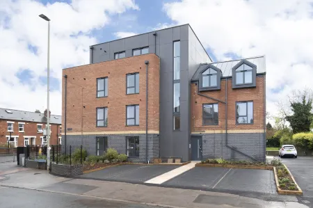 Elliot Oliver - Luxurious Two Bedroom Apartment with Parking