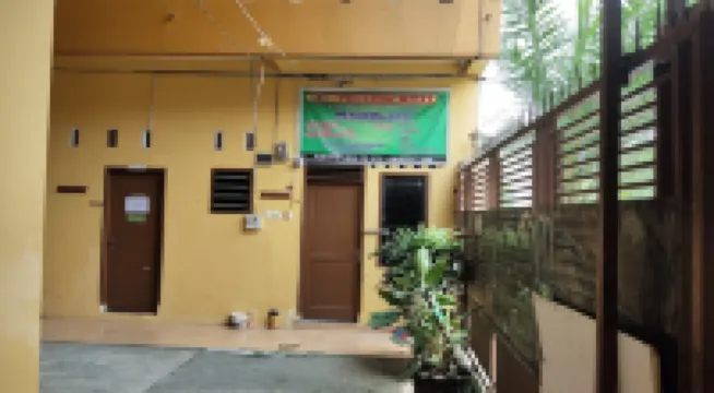 Yellow House Hotel di Padang Bulan Selayang II