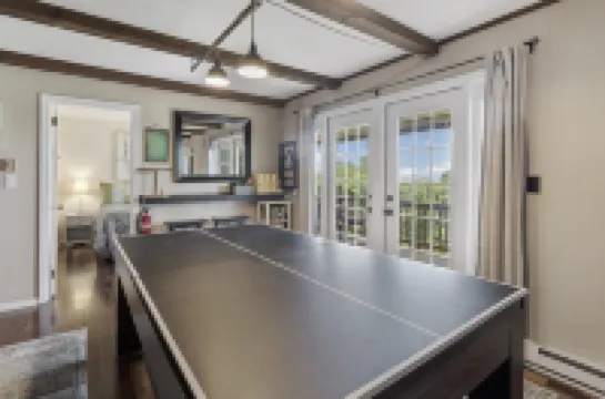 Mountain Views and Game Room - Stunning Family Haven