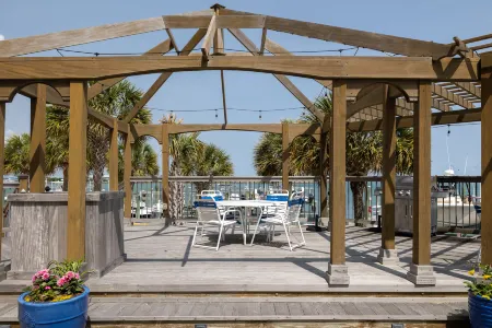 Stunning Waterfront Getaway - Pool, Hot Tub, Elevator, Deck