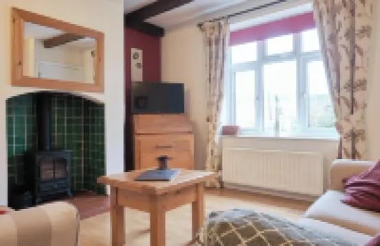 Charming cottage by a stream with trails from the doorstep in the peak district