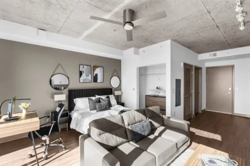 Central Location with Full Kitchen and Wi-Fi - Exquisite Urban Retreat