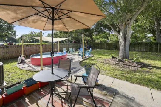 Stock Tank Pool and Spacious Living Areas - Charming Florida Retreat