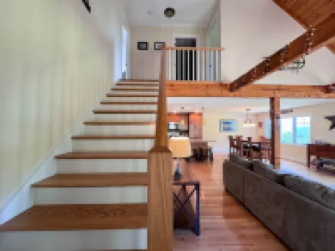 Mountain Views and Hot Tub - Spacious Luxury Escape