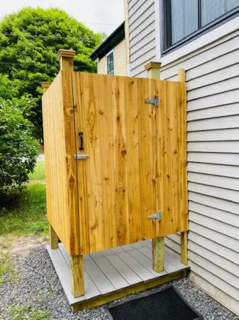 Spacious Upper Unit with Beach Parking Included - Charming Cozy Retreat