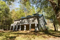Cozy Cabin on the Toccoa River - Fireplace, Screened Porch, Fishing, & S’Mores