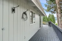 Stunning Lake Views and Outdoor Adventure - Charming Retreat Hotels in Sudden Valley