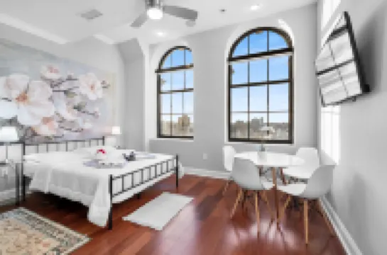 Stunning Rooftop Pool and Chic Design - Exquisite Urban Retreat