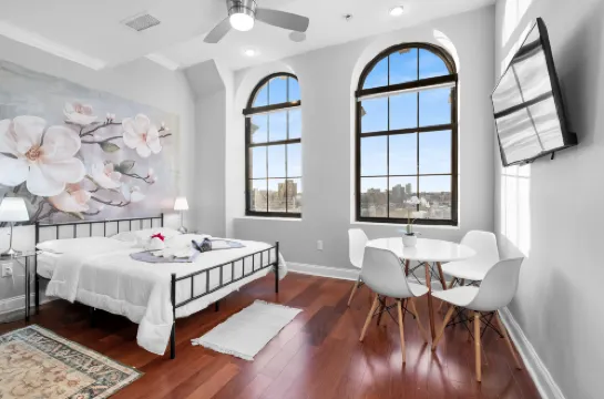 Stunning Rooftop Pool and Chic Design - Exquisite Urban Retreat