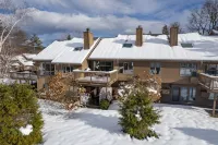 Stunning Golf Course Views and Inviting Sauna - Charming Getaway