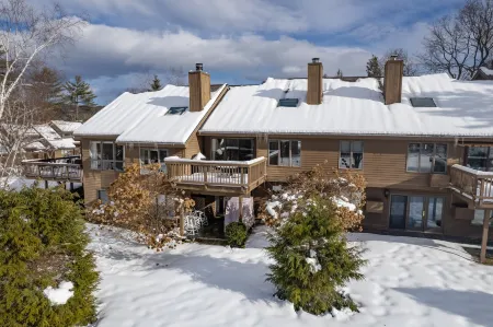 Stunning Golf Course Views and Inviting Sauna - Charming Getaway Отели в г. Quechee