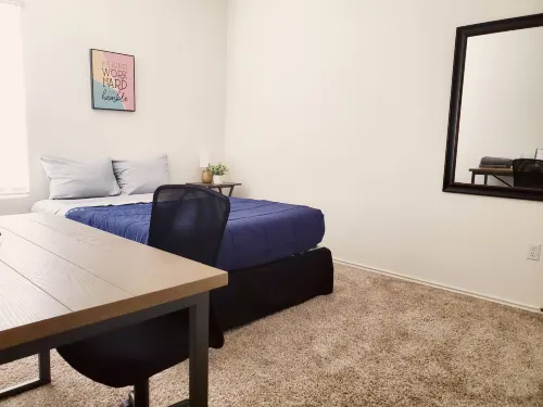 Spacious Living Area and Convenient Location - Stylish Urban Retreat Các khách sạn ở Travis County