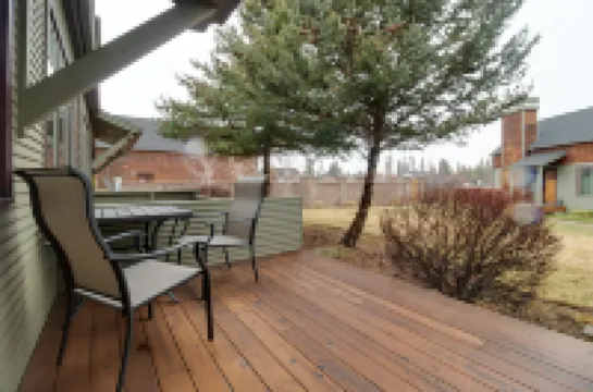 Inviting Space and Culinary Haven - Charming Sisters Retreat