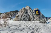 Perfect suite with private sunroom, full kitchen, & hot tub - walk to lift Hotels in Copper Mountain