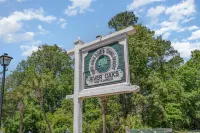Abundant Amenities and Golf Course Views - Charming Oasis Hotels in Carolina Forest