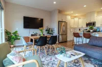 Modern + Bright South Salem Townhouse with King Bed + Game Room