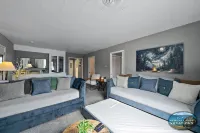 Broad Street Suite 3|Parking for 3 Vehicles |Walkable |Boho Inspired |Full Kitchen |Huge Living Room Hotels in Geneva
