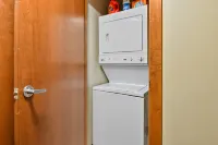 Pool, Two Balconies, Walk to Golf, Free Concerts Outside, Beautiful Home for the Summer C216 - 2-Star