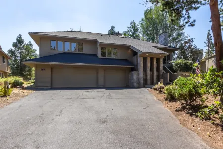 Private Hot Tub and Ping Pong - Gorgeous Sunriver Sanctuary
