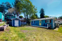Dog-Friendly Cottage w/ Deck, WiFi & Washer/Dryer - Near Beaches, Clamming Hotels in Oceanside