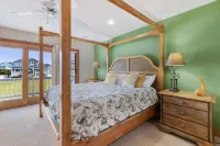 Oceanside Home with Hot Tub and Resort Amenities - Charming Escape