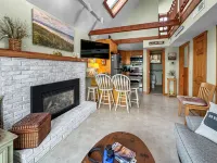 Stunning Ocean View Deck and Gas Fireplace - Charming Coastal Retreat The Spotted Cod 주변 호텔
