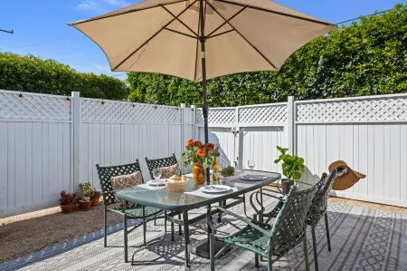 Bright and Cozy Studio Cottage with Enclosed Patio - Charming Retreat