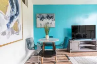 Modern Ambiance and Convenient Access to Amenities - Chic Urban Escape