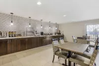 Best Western Plus Grand Manor Inn - breakfast