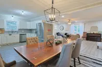 Spacious 4 Bedroom House Close to Downtown