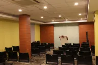 Life Hotel Stasiun Kota Surabaya Hotels in Simokerto