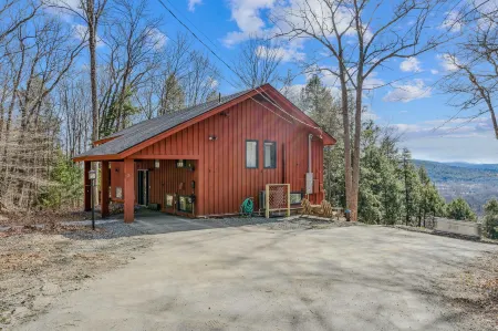 Breathtaking Views and Cozy Firepit - Luxurious Mountain Retreat Отели в г. Хартфорд