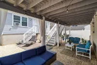 Beach house 2 blocks from the beach, beach badges, towels, chairs, and parking