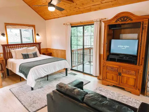 Cozy Cabin | 3Min to Midtown | Mountain Views 루이도소 호텔