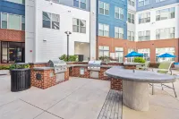 Rooftop Lounge and Pool Access - Exotic Tropical Retreat Hotels in Decatur