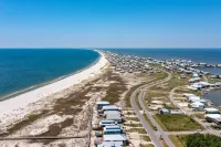 Awe-Inspiring Gulf Views and Inviting Pool - Amazing Beach Haven