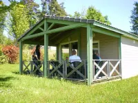 Large furnished cottage with covered terrace and parking space
