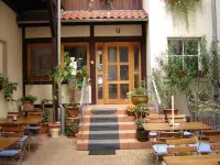 Hotel Zum Stadttor Отели в г. Пёснек