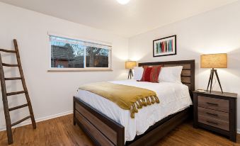 Stylish Getaway W/ Designer Touches - Free Bikes