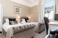Lansdowne House with Private Car Park Hotel dekat West Shore Beach