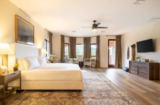 Pyramid by Avantstay Luxe Sedona Mansion w/ Views, 7Mins to Downtown Hotels near Subway Cave